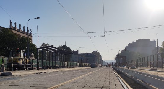Hotovo podle plánu. Na zmodernizovaný úsek ulice 28. října se vrací tramvaje