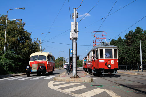 foto - slavnostní konvoj